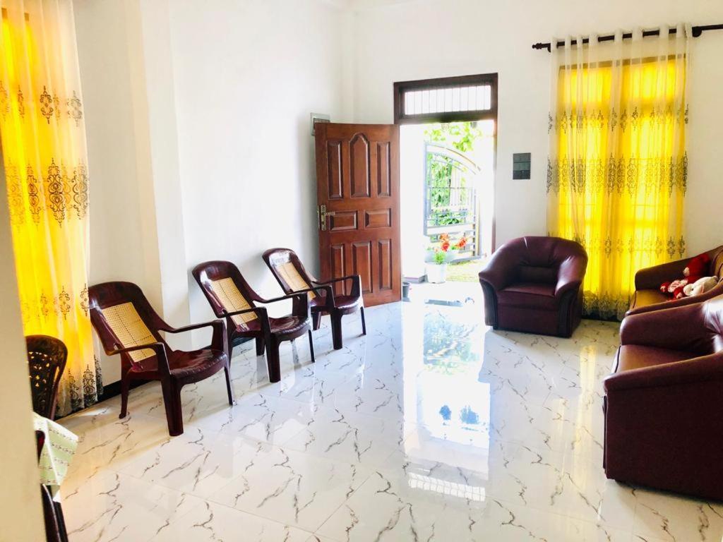 Freedom Inn Negombo Exterior photo